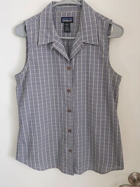Patagonia Vintage Women’s Sleeveless Button-Up Plaid Top Navy Cream Medium